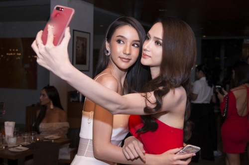 Hương Giang Idol gặp gỡ các người đẹp chuyển giới